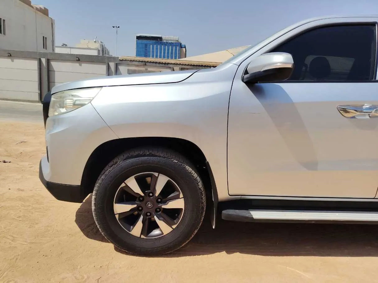 Car image 9