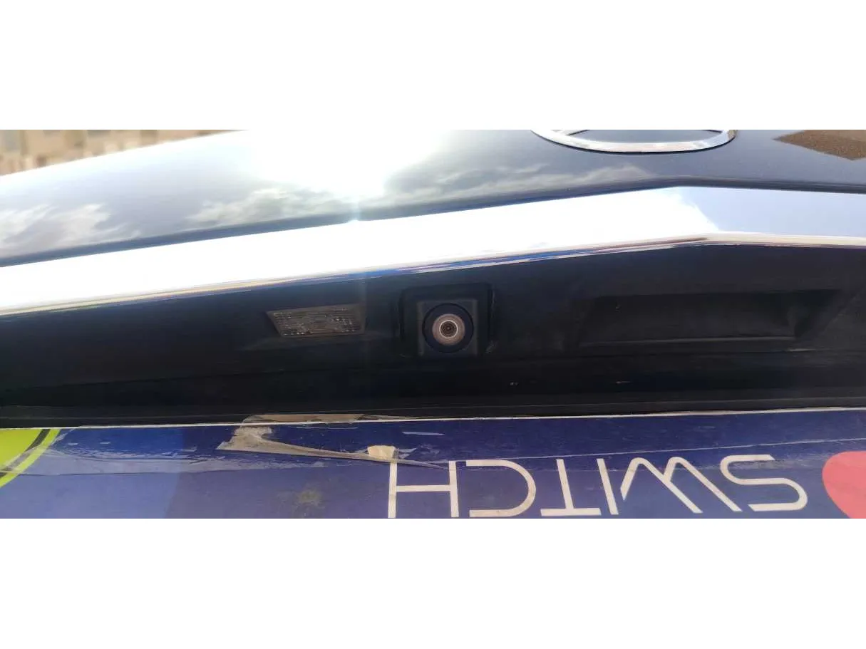 Car image 30