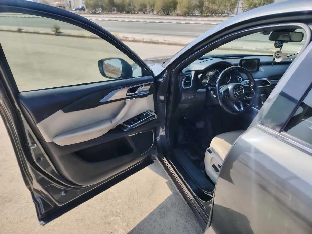 Car image 12
