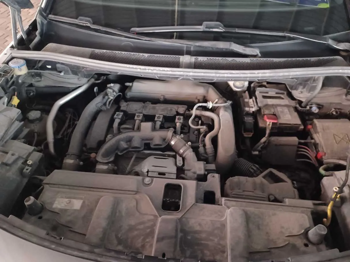 Car image 25