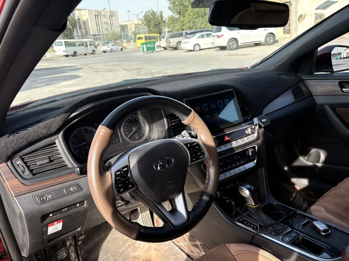 Car image 11