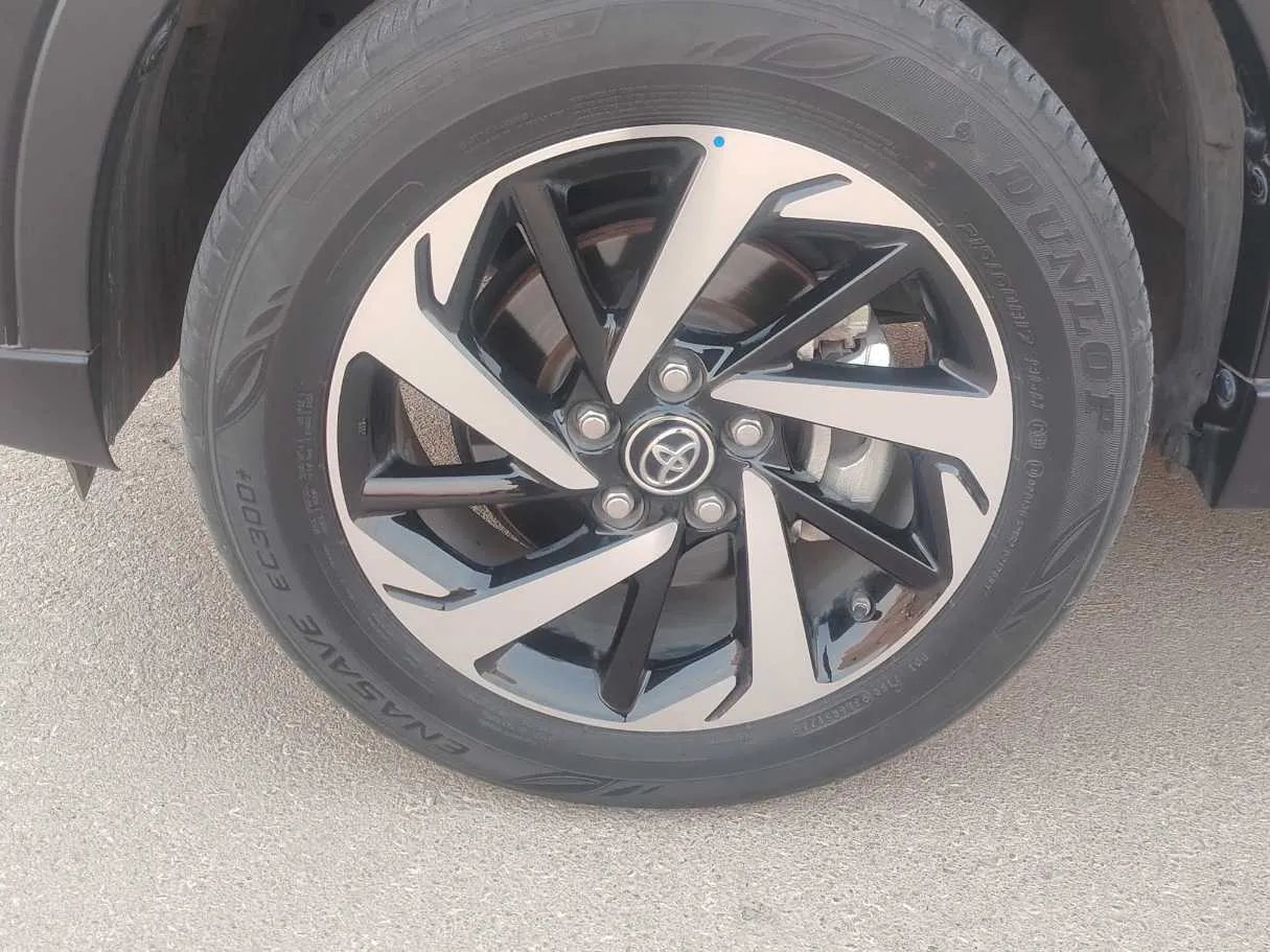 Car image 10
