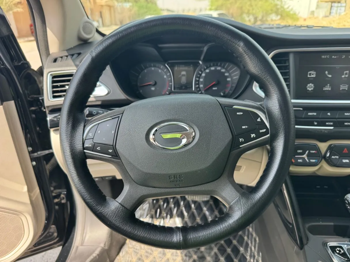 Car image 17