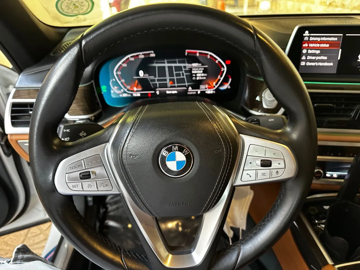 Car image 18