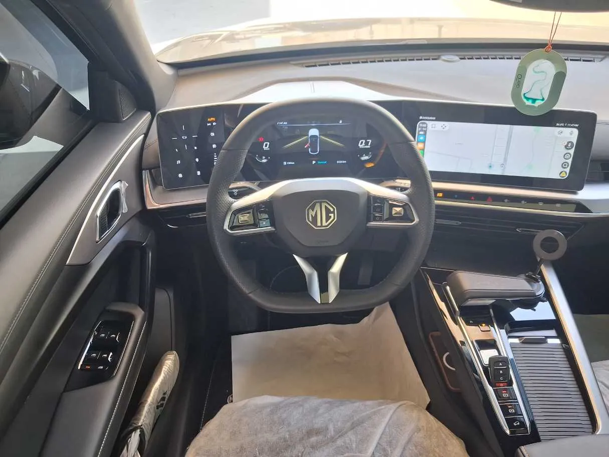Car image 9