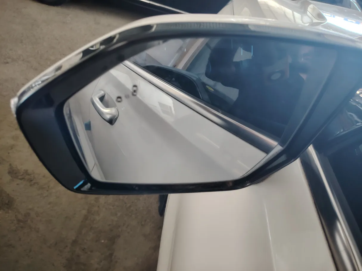 Car image 30