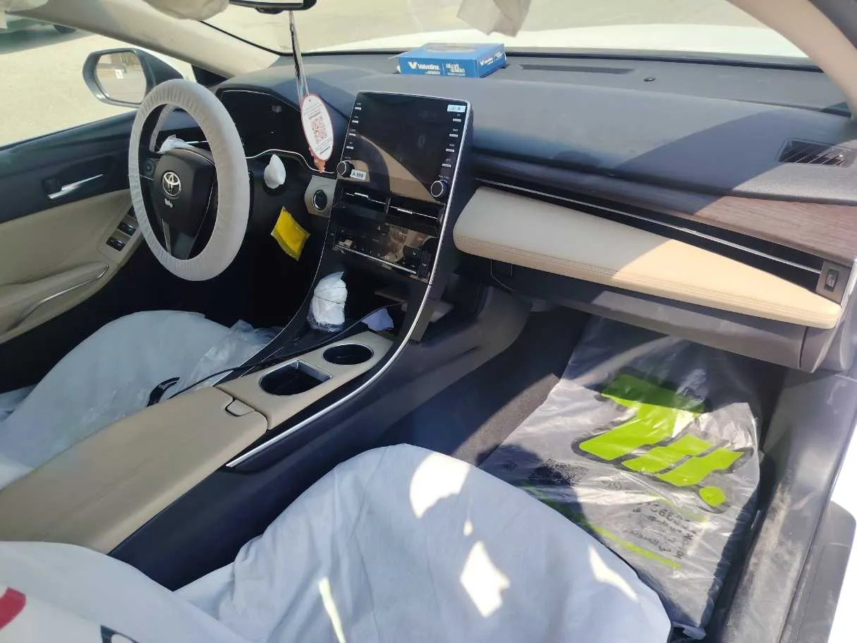 Car image 14