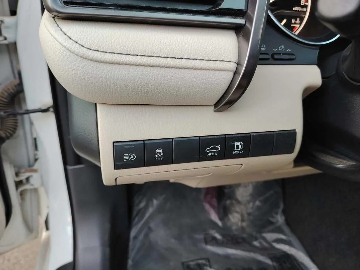 Car image 40