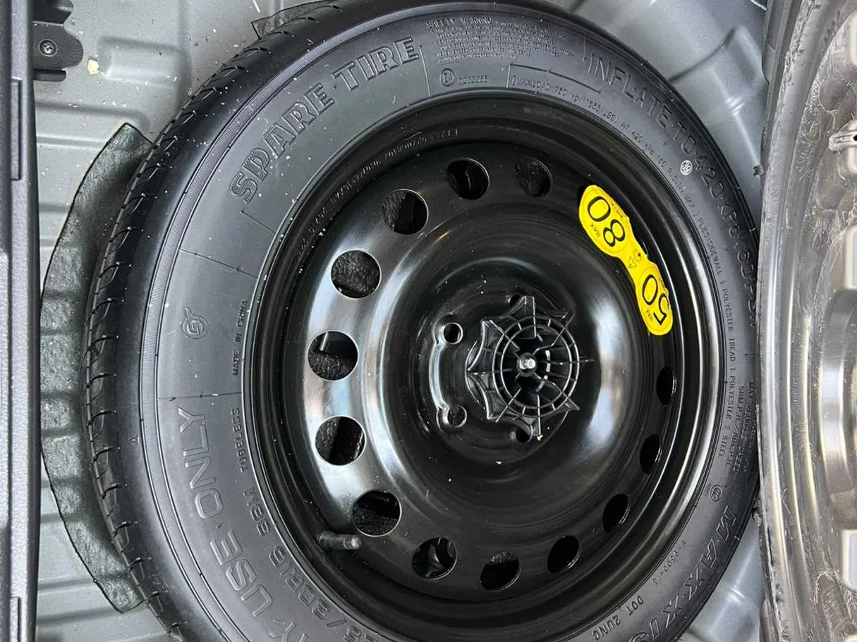 Car image 28