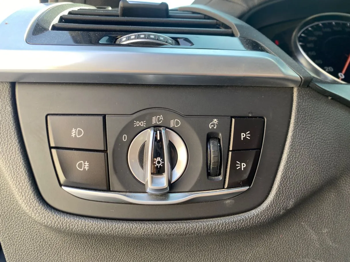 Car image 27