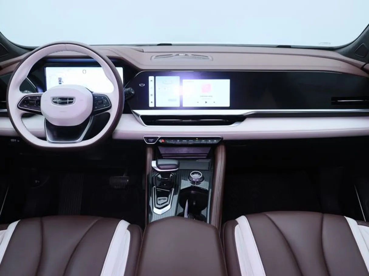 Car image 14