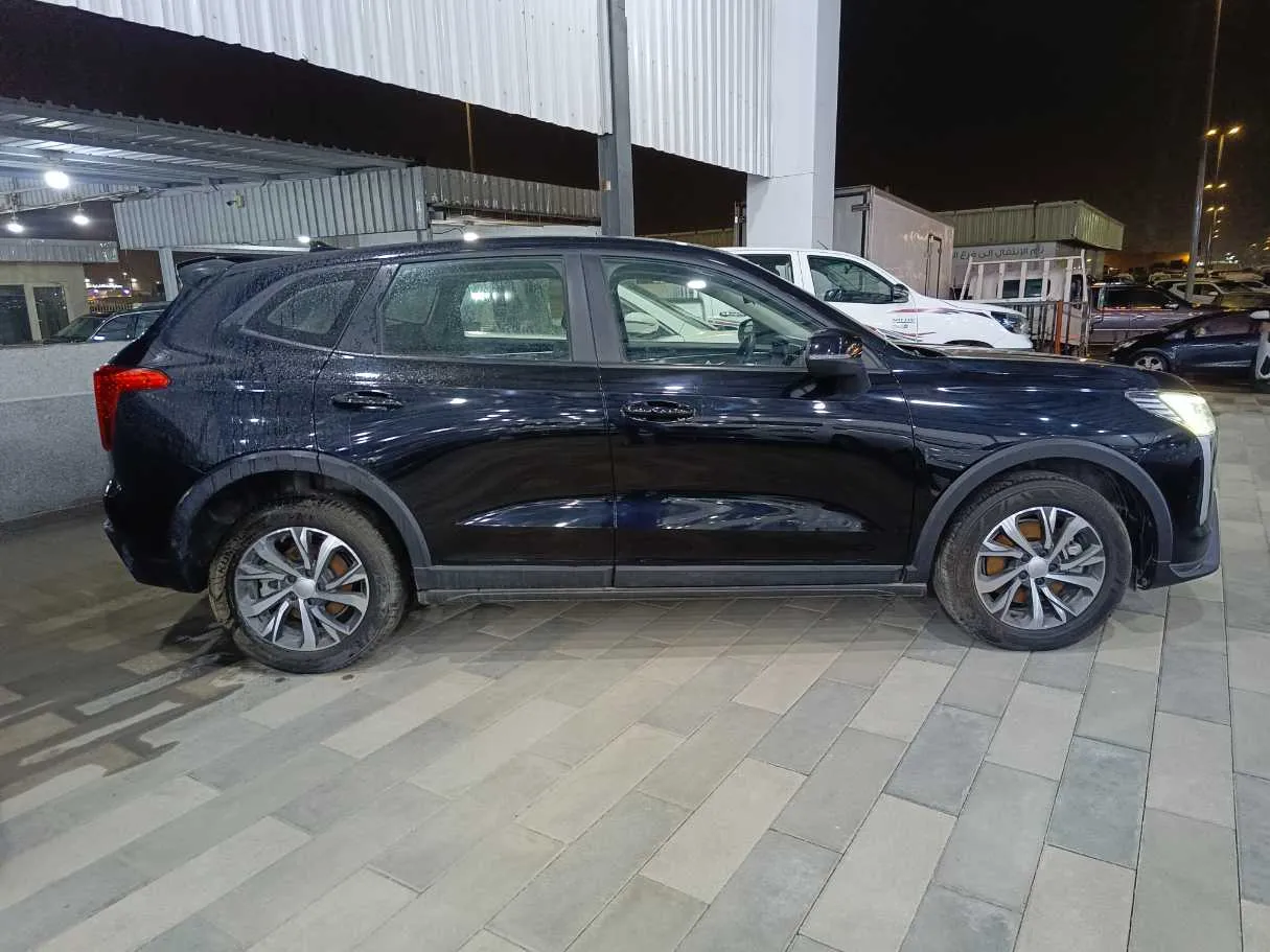 Car image 4
