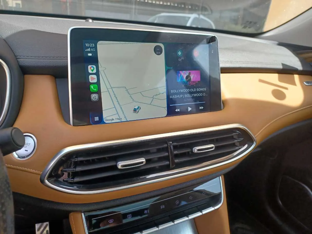 Car image 18