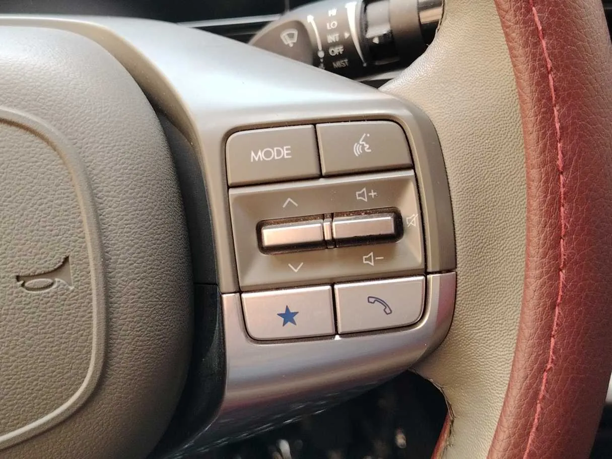 Car image 30
