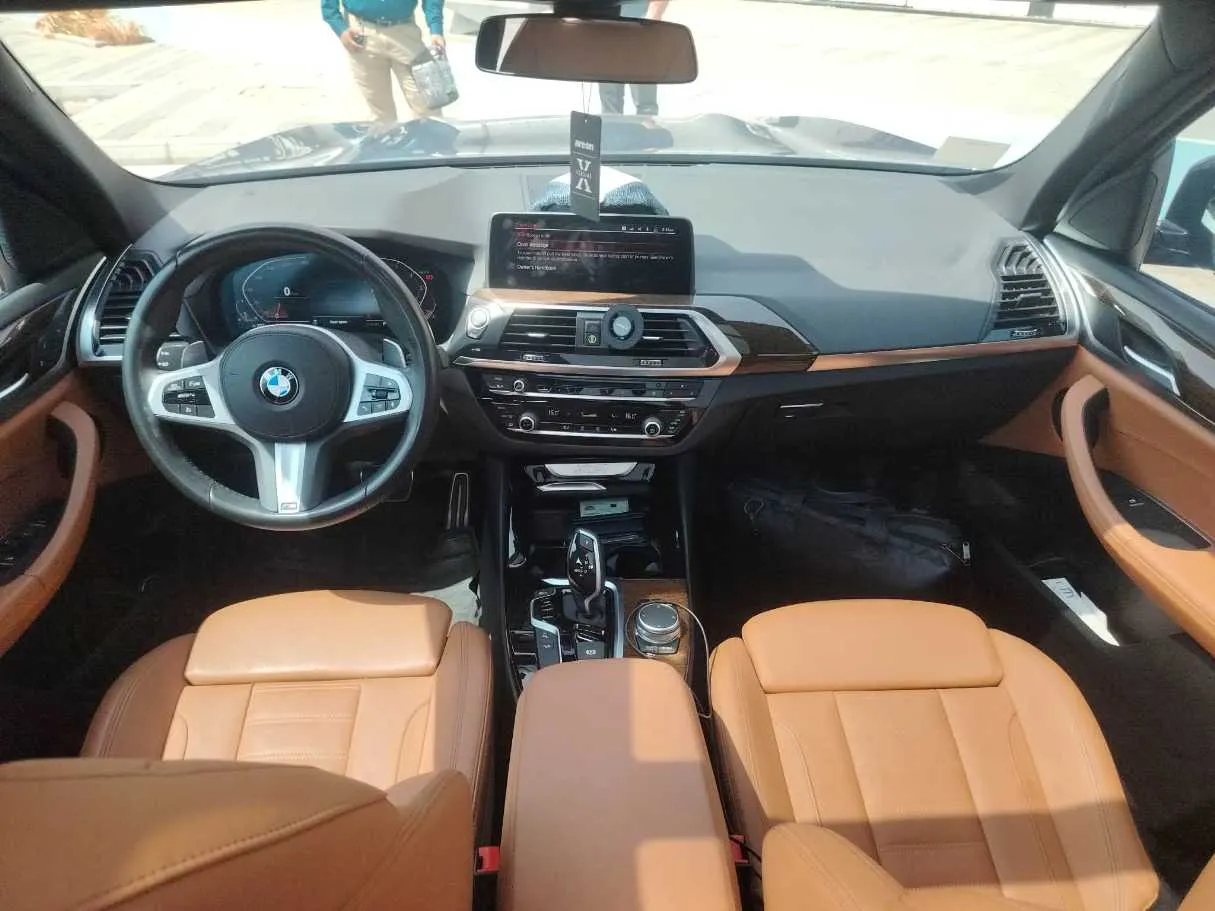 Car image 19