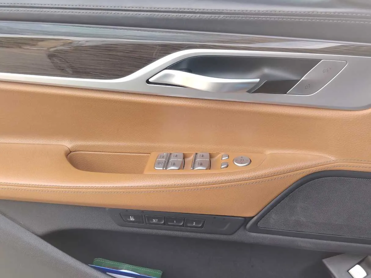 Car image 29