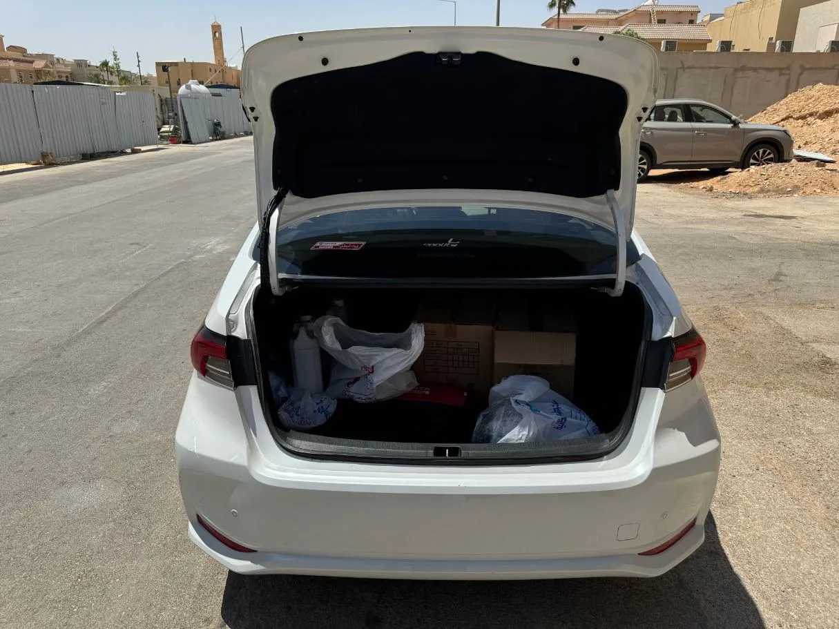 Car image 24