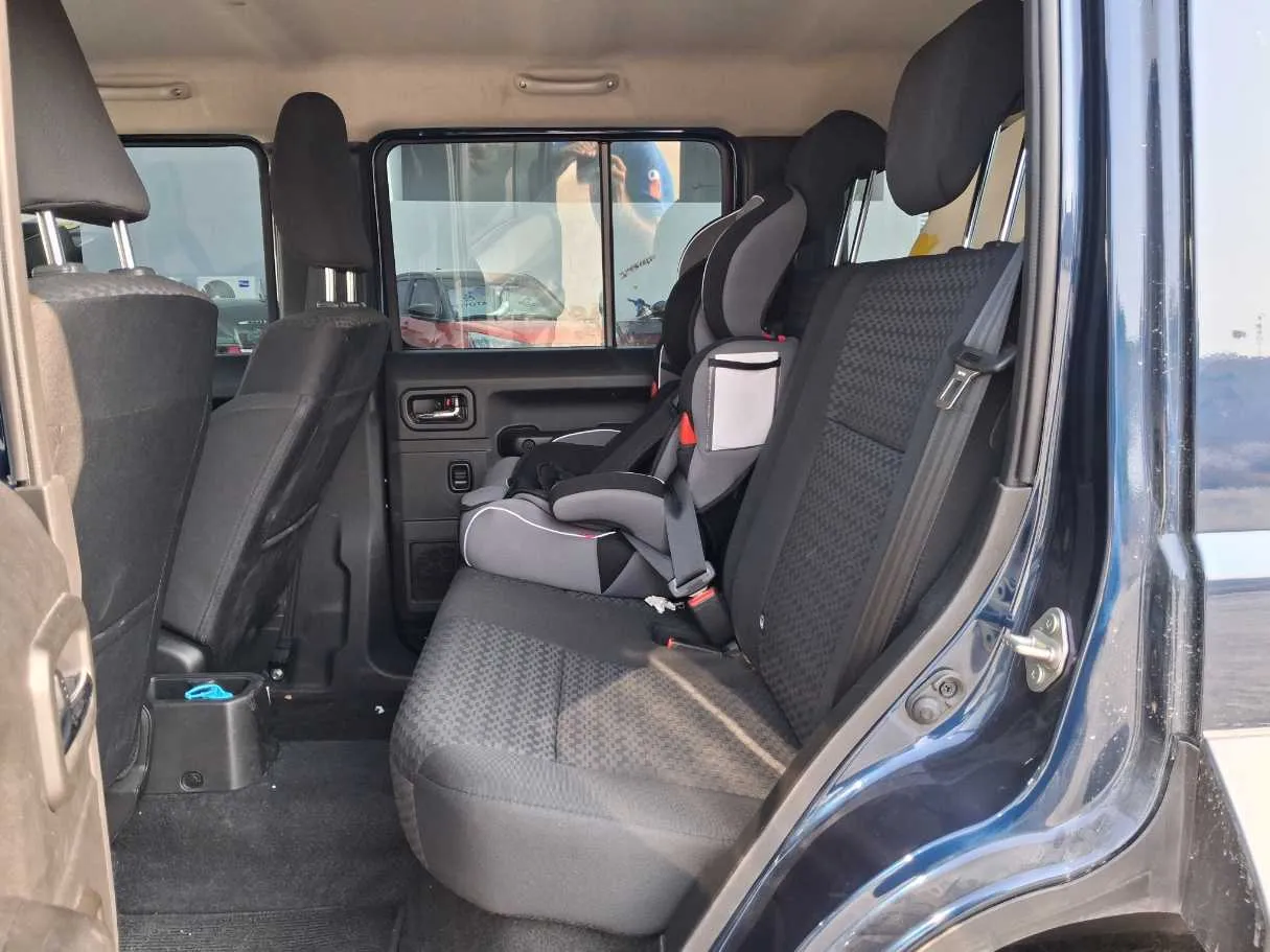 Car image 13