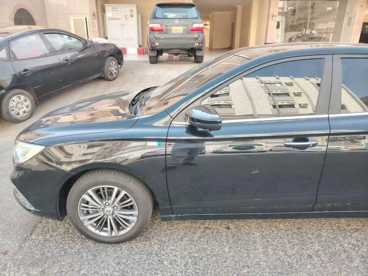 Car image 9