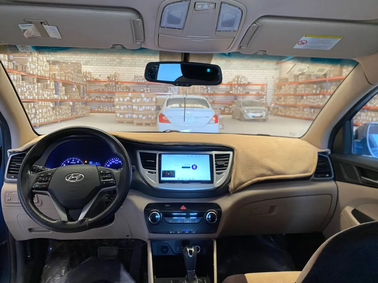 Car image 14