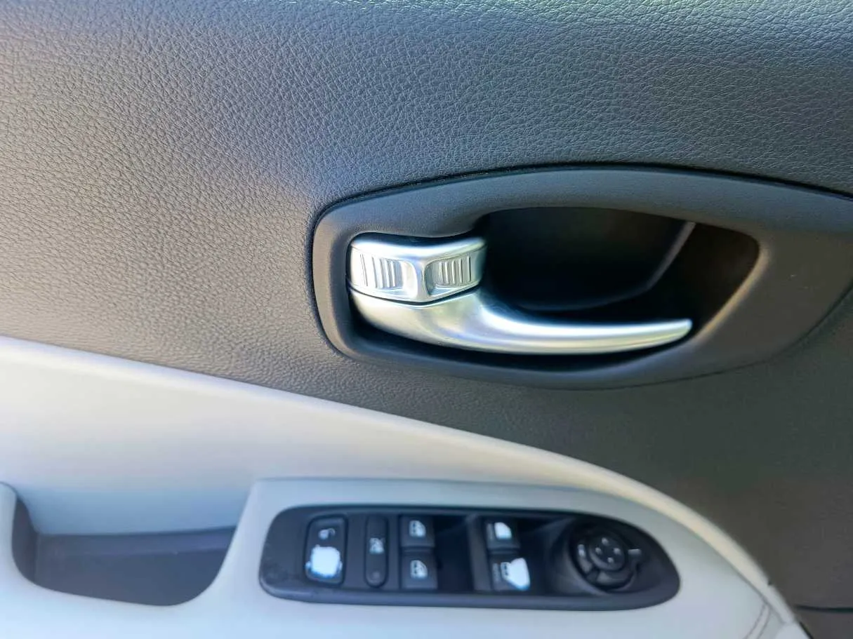 Car image 27