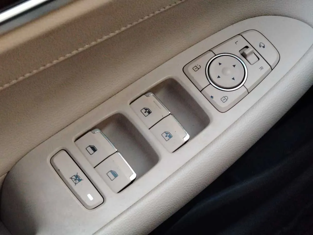 Car image 29