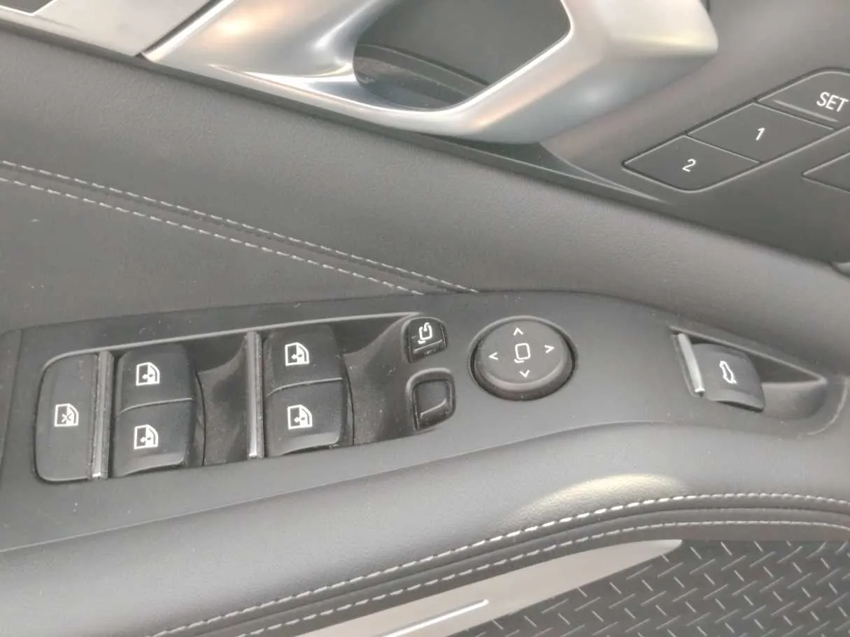 Car image 39