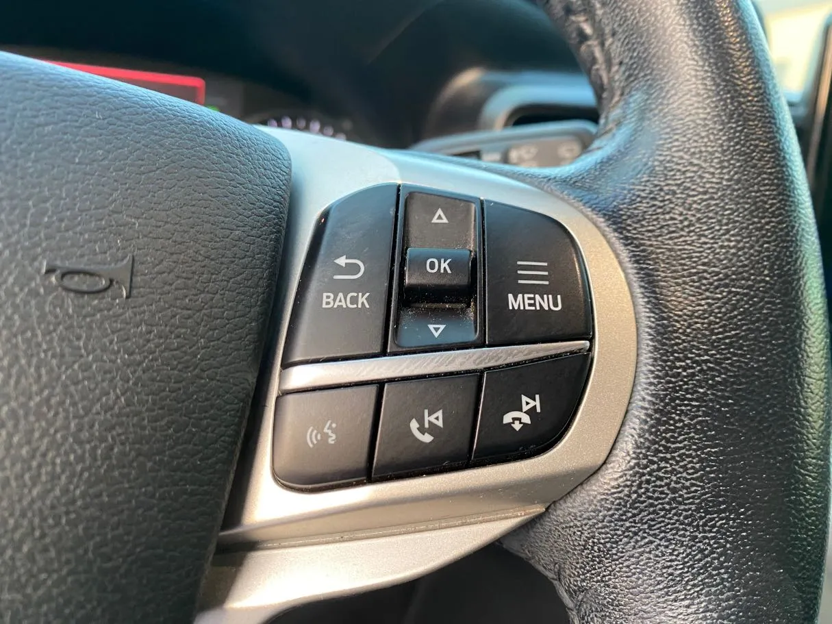 Car image 26