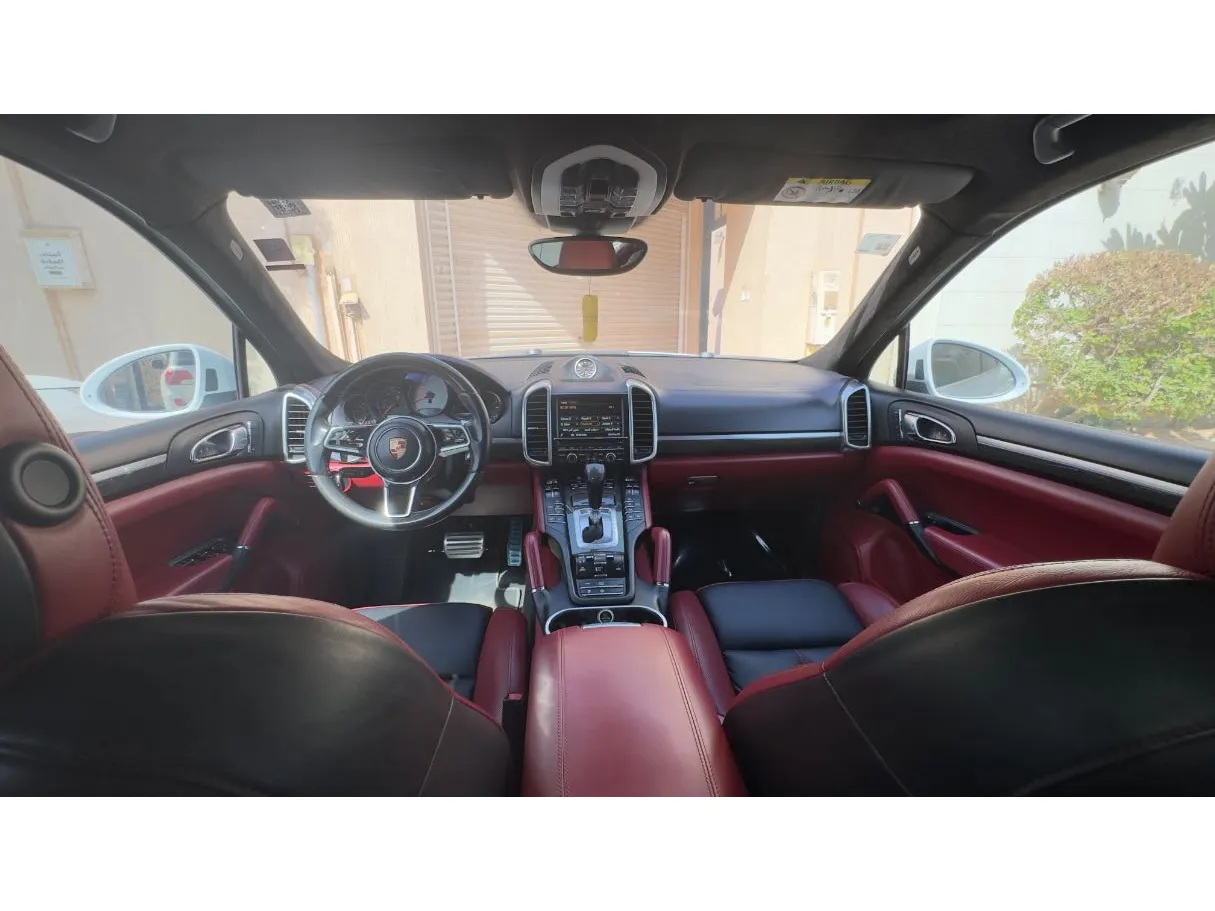 Car image 14