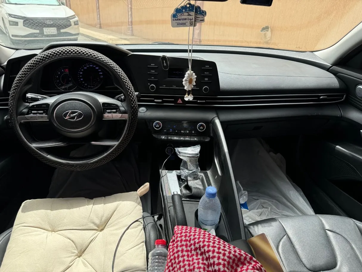 Car image 15