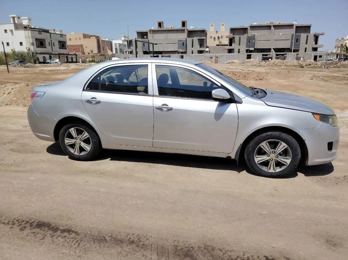Car image 4