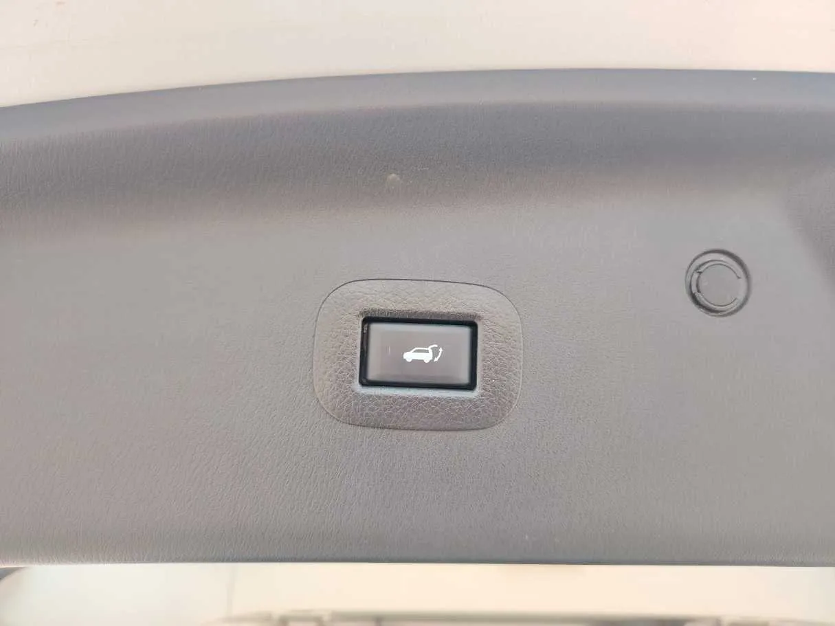 Car image 37