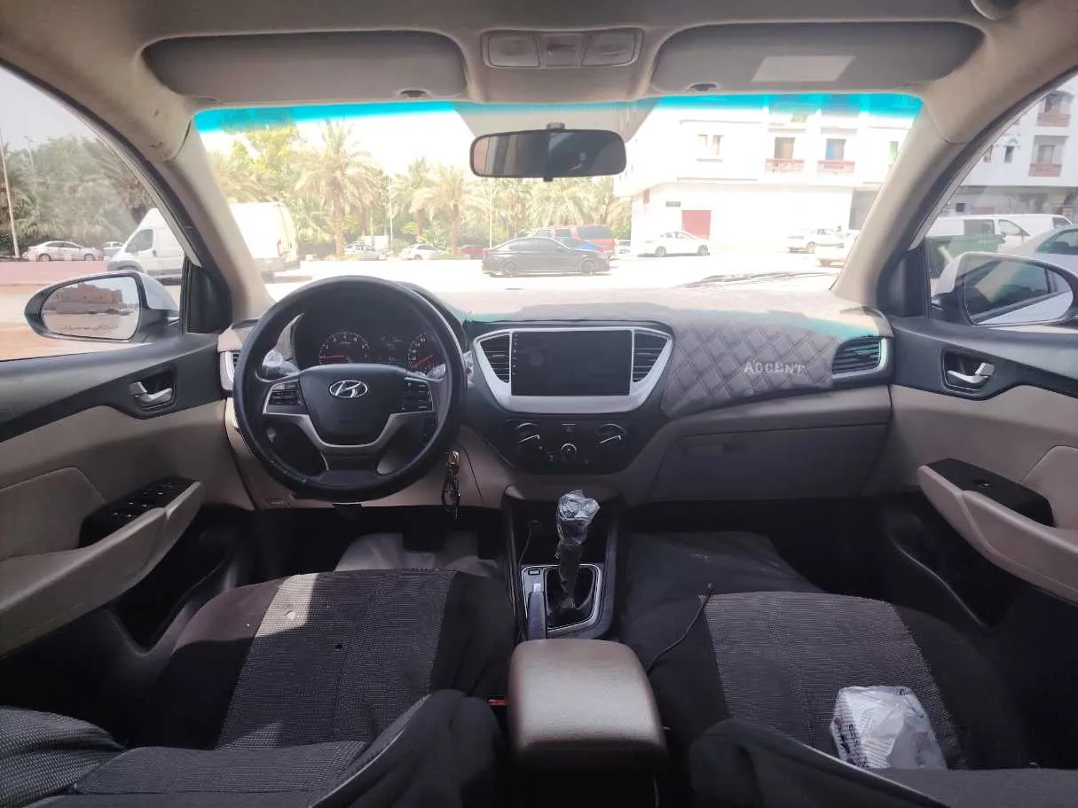 Car image 16