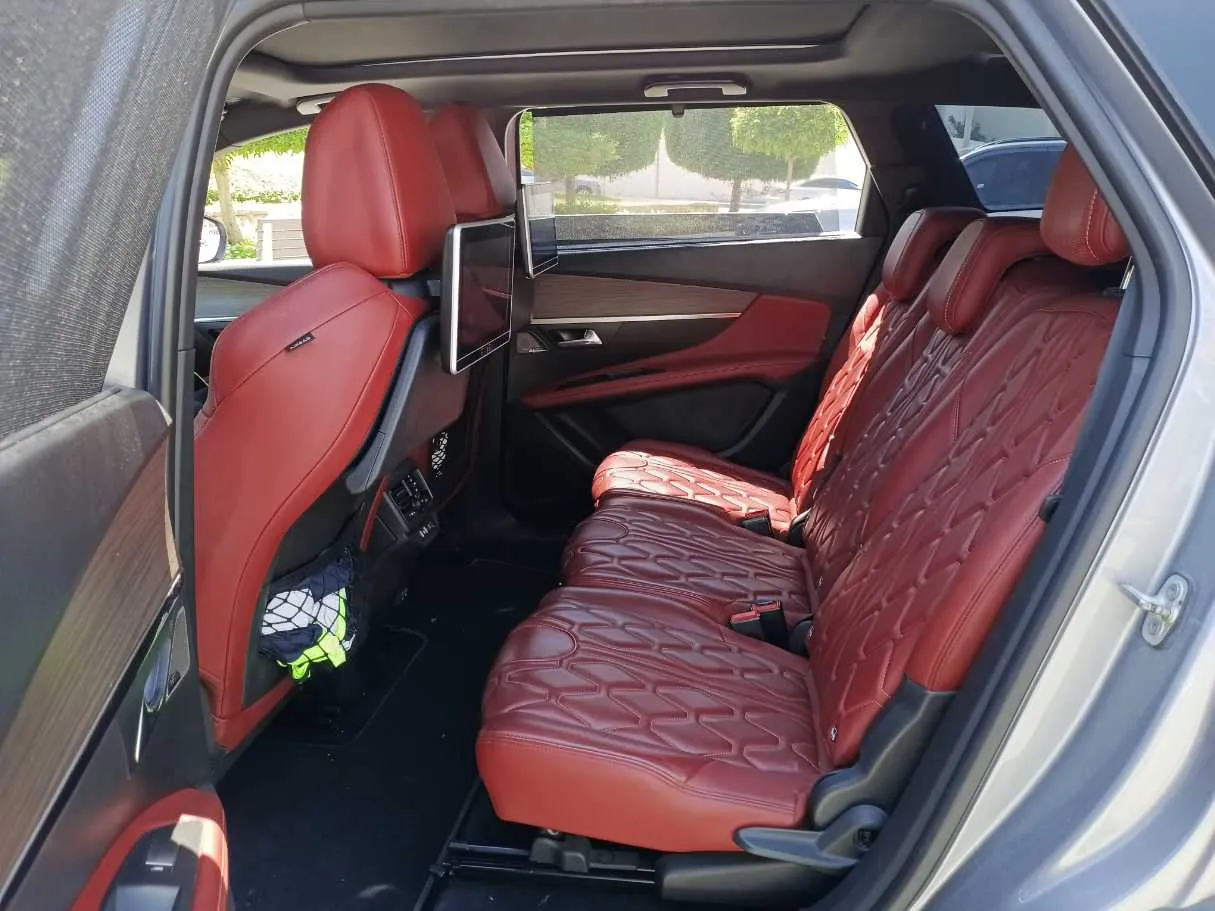 Car image 13