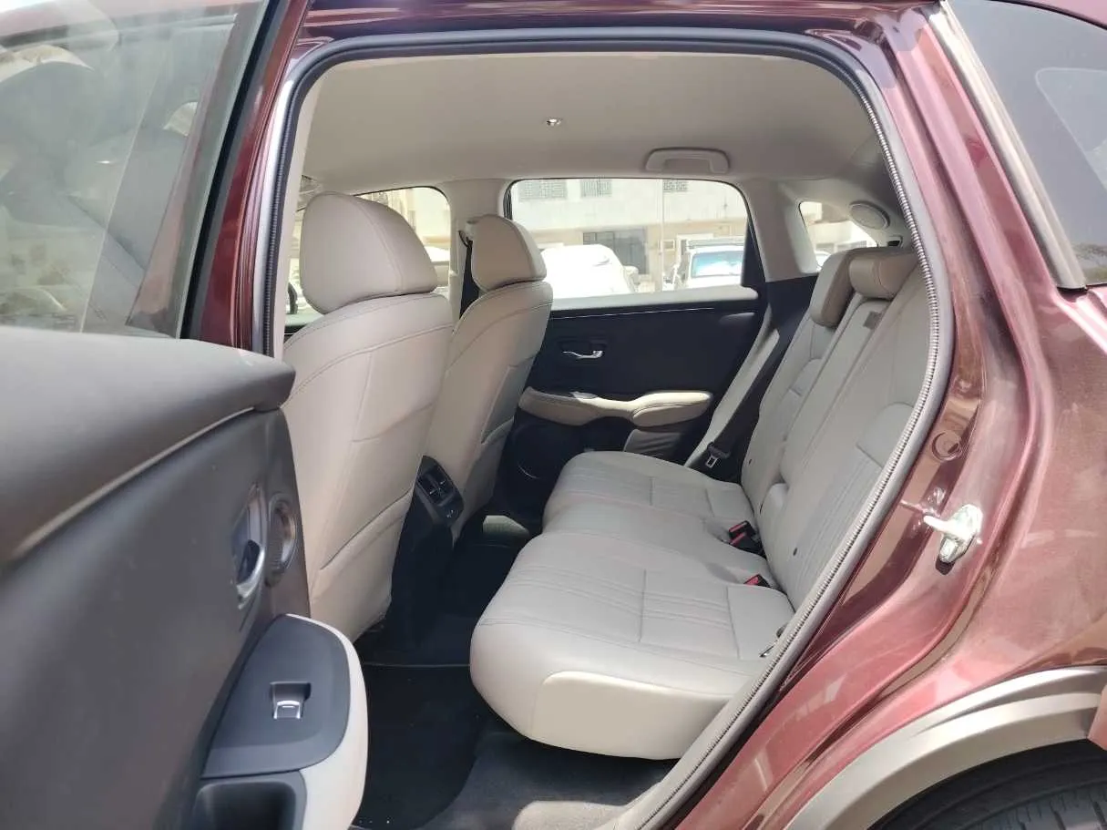 Car image 15