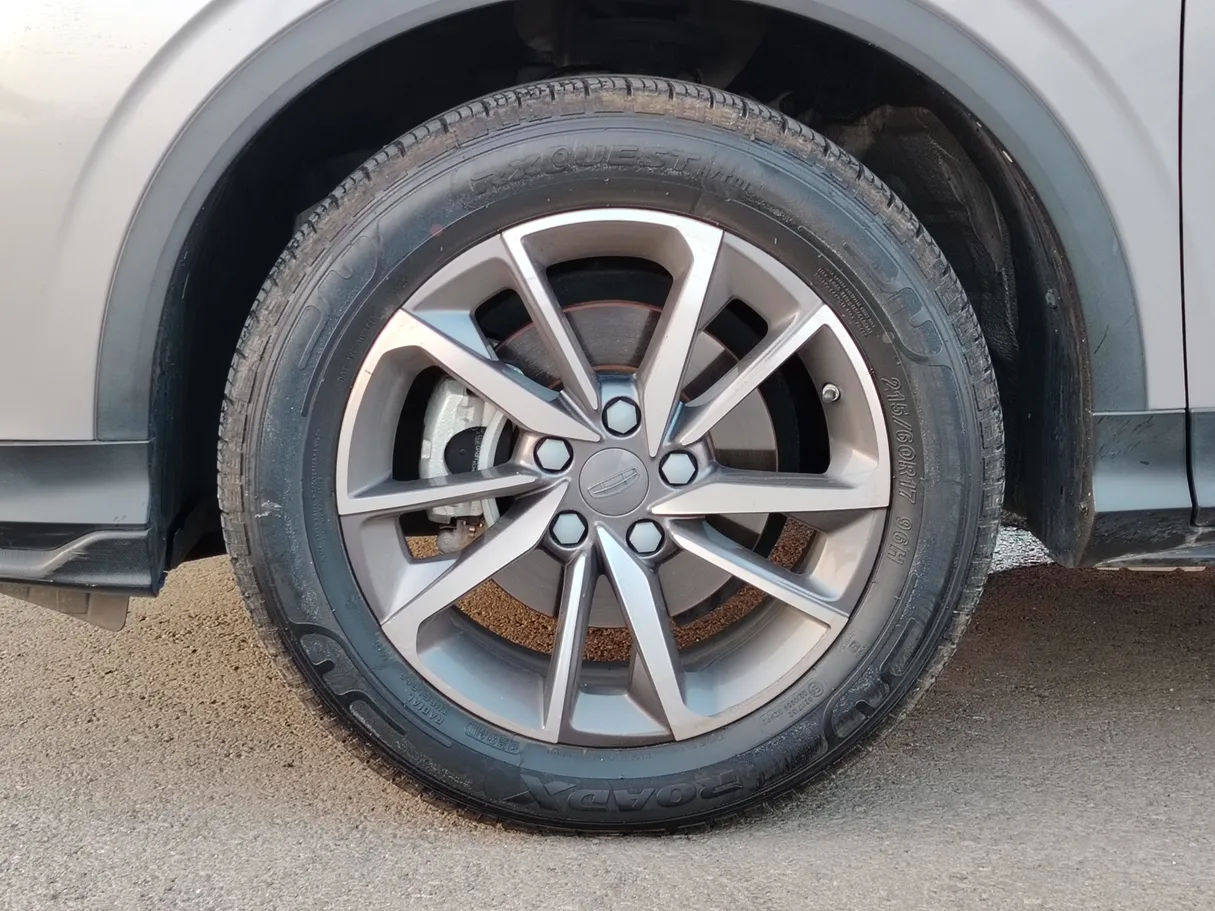 Car image 10