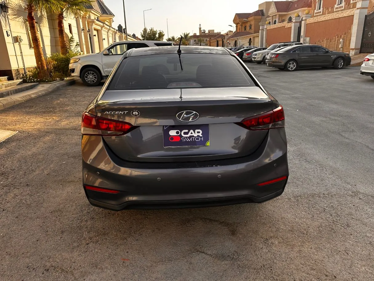 Car image 6