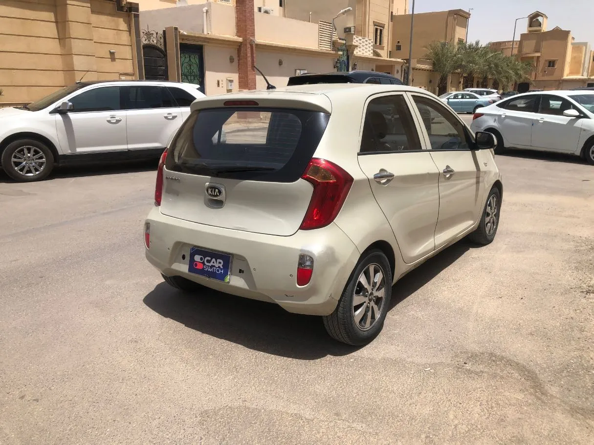 Car image 5