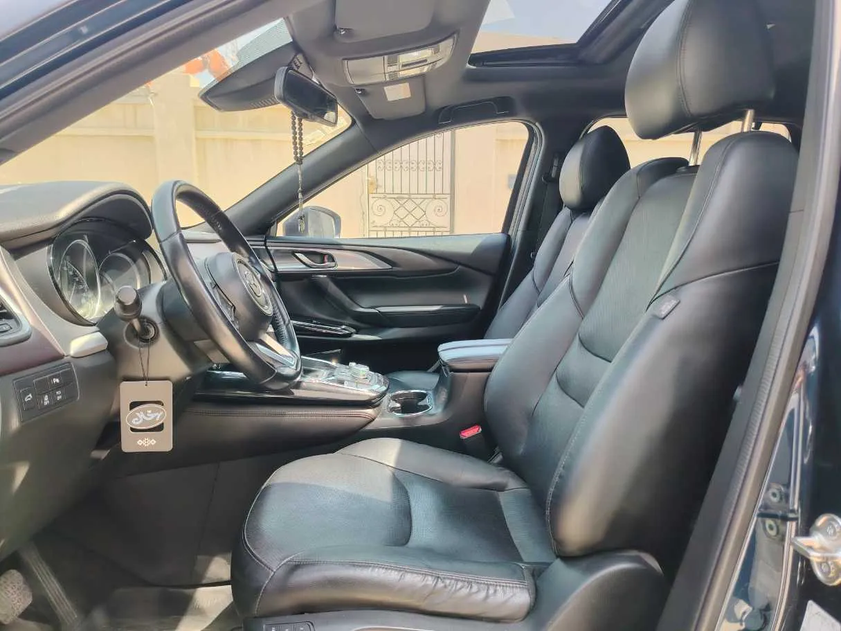 Car image 14
