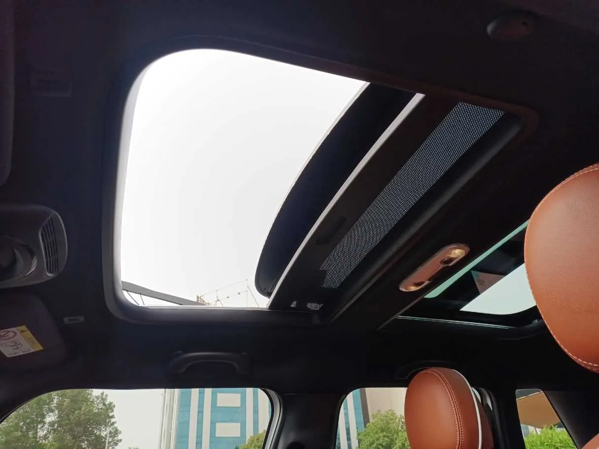 Car image 25