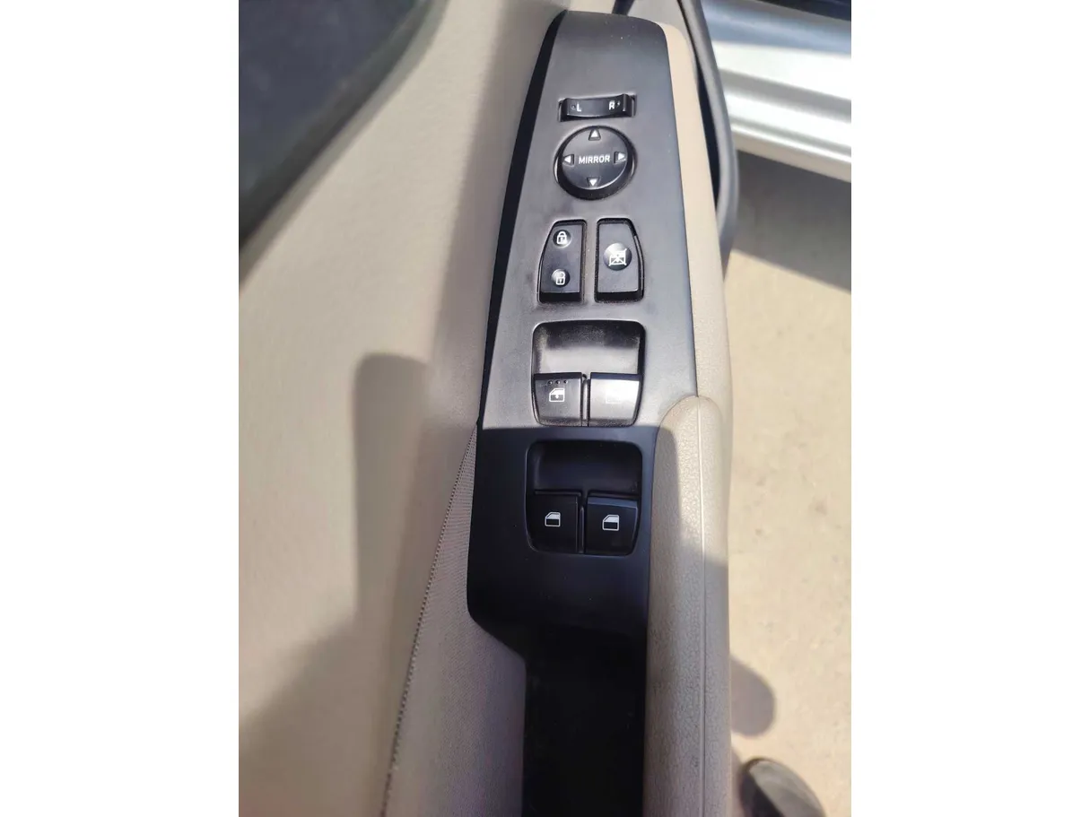 Car image 27