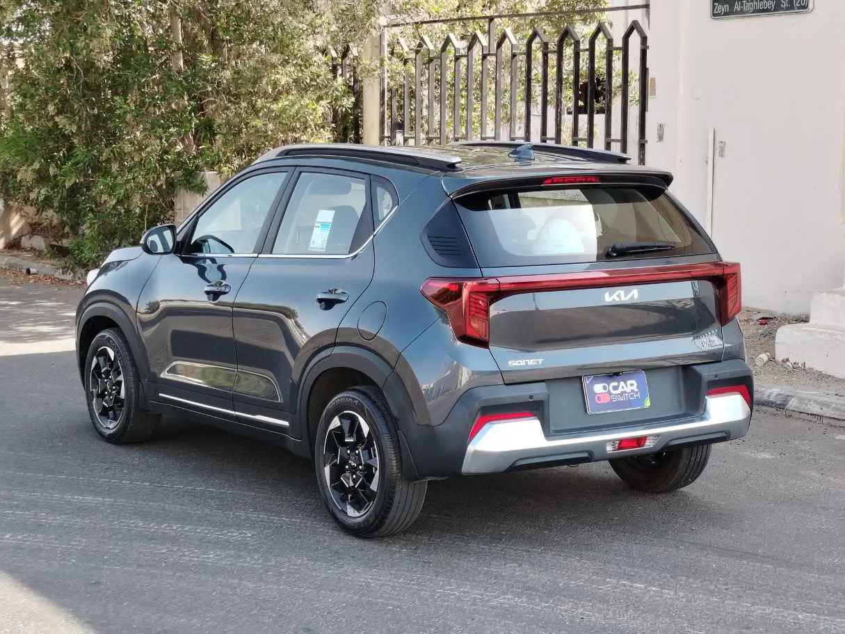 Car image 7