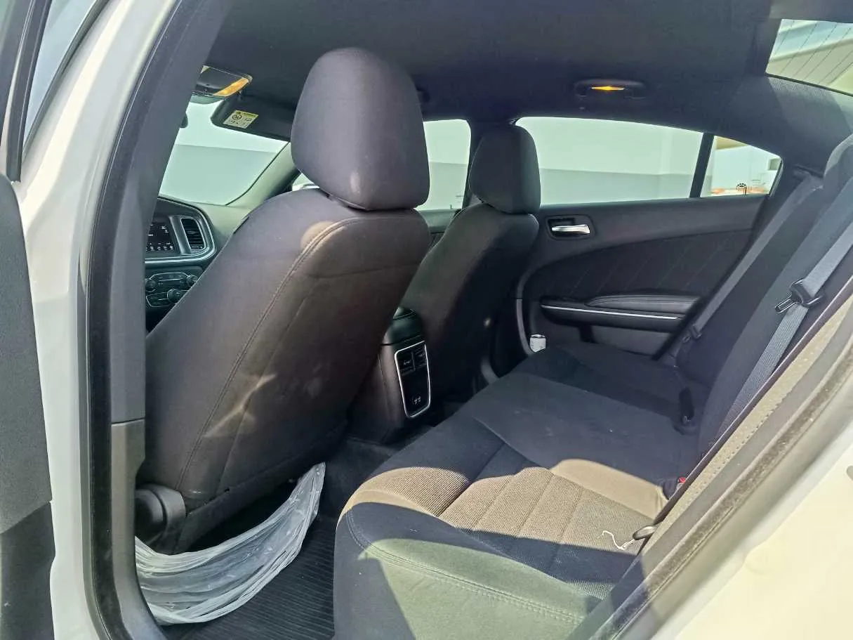 Car image 18