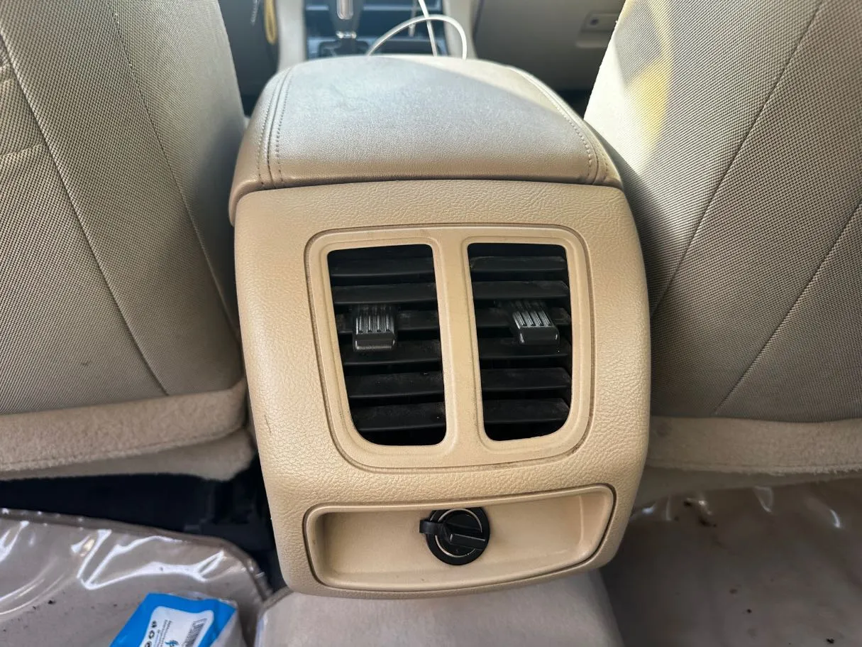 Car image 24
