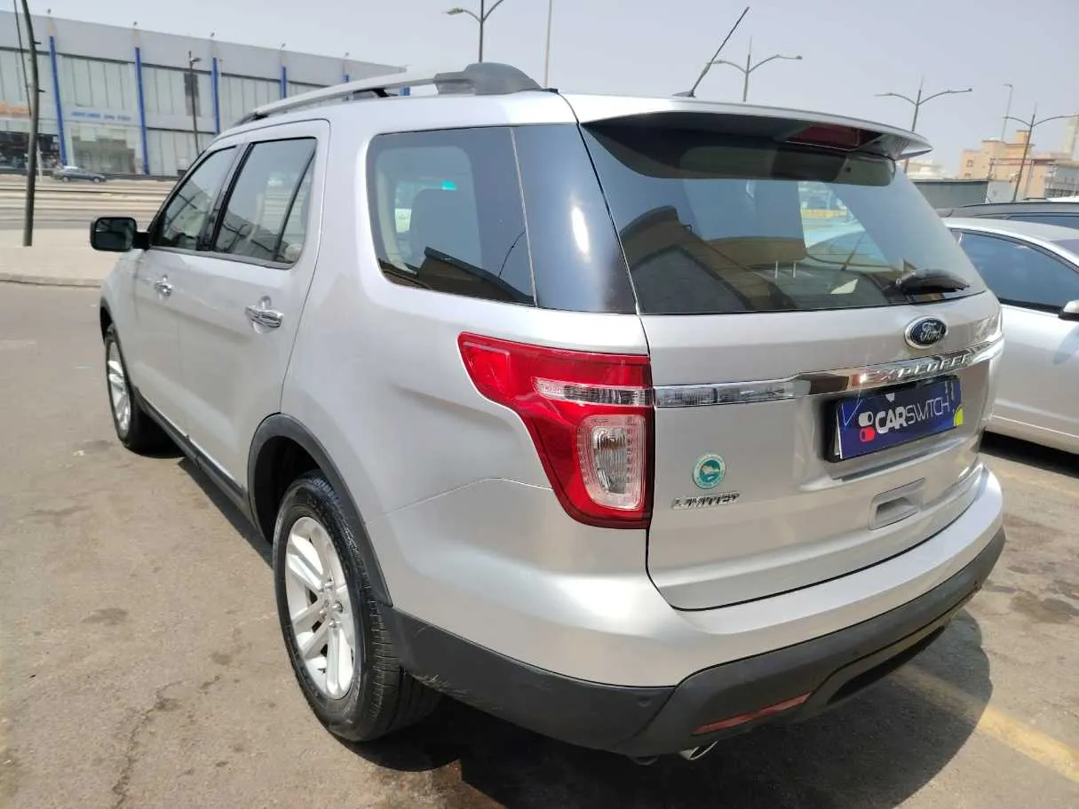Car image 7