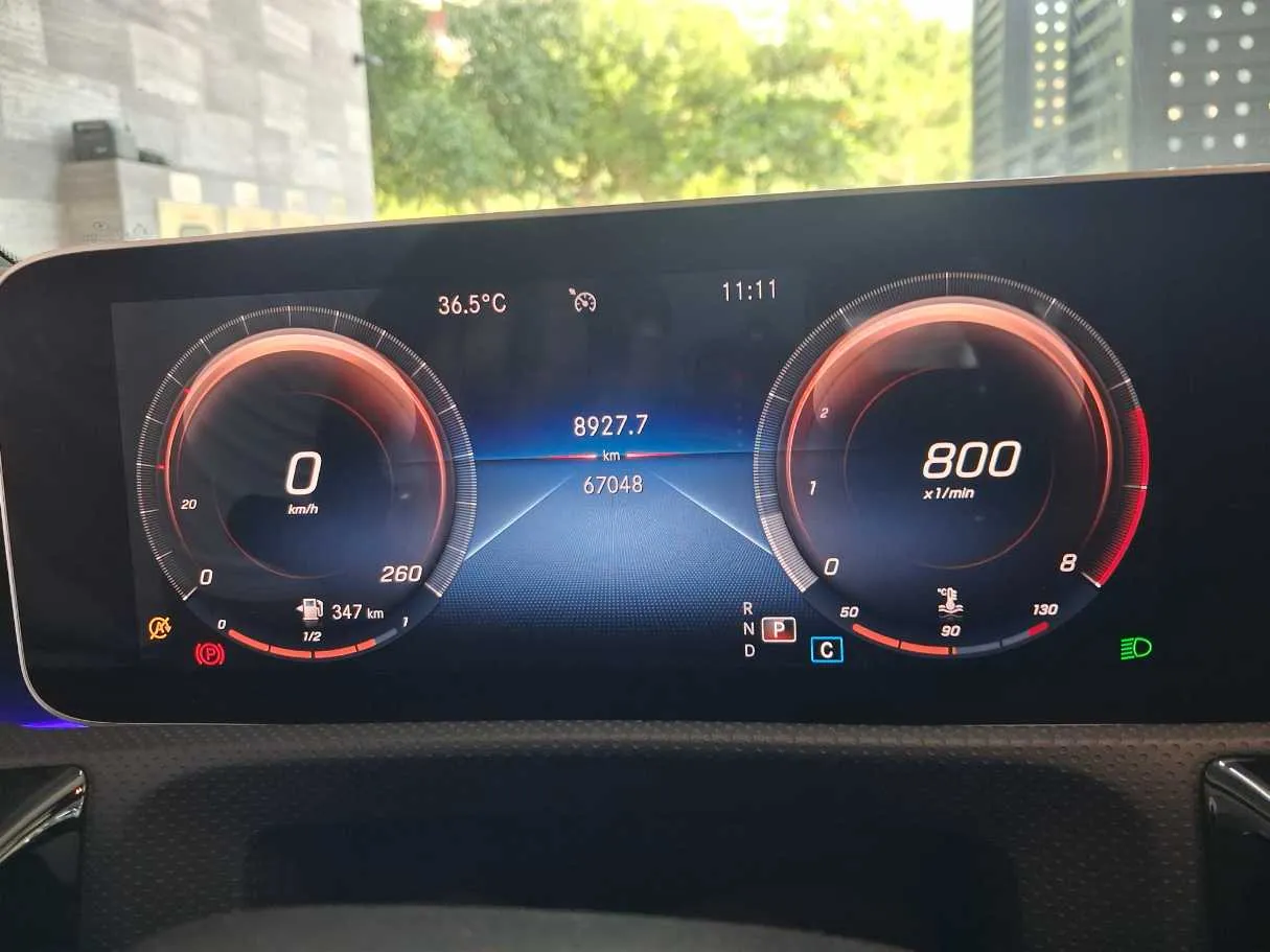 Car image 18