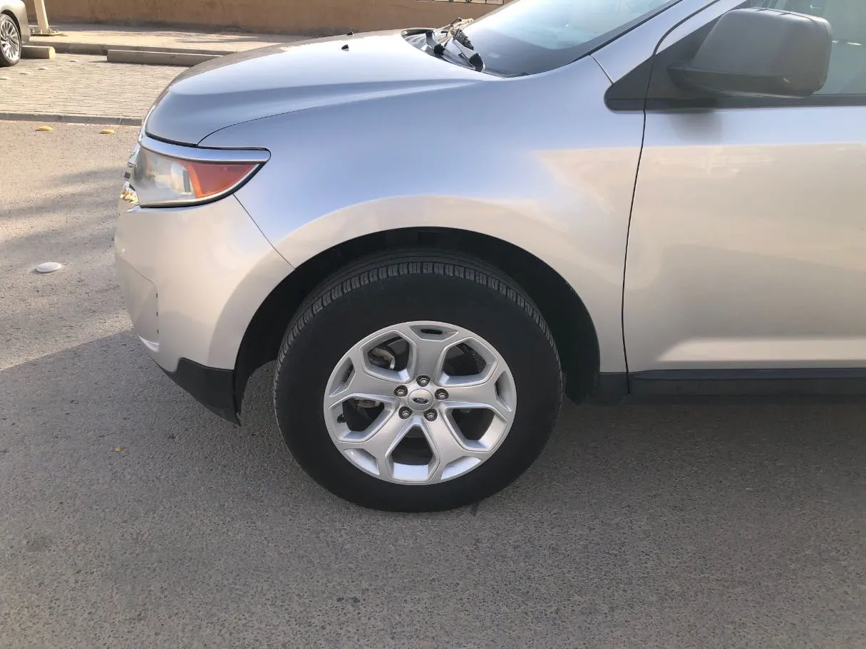 Car image 9