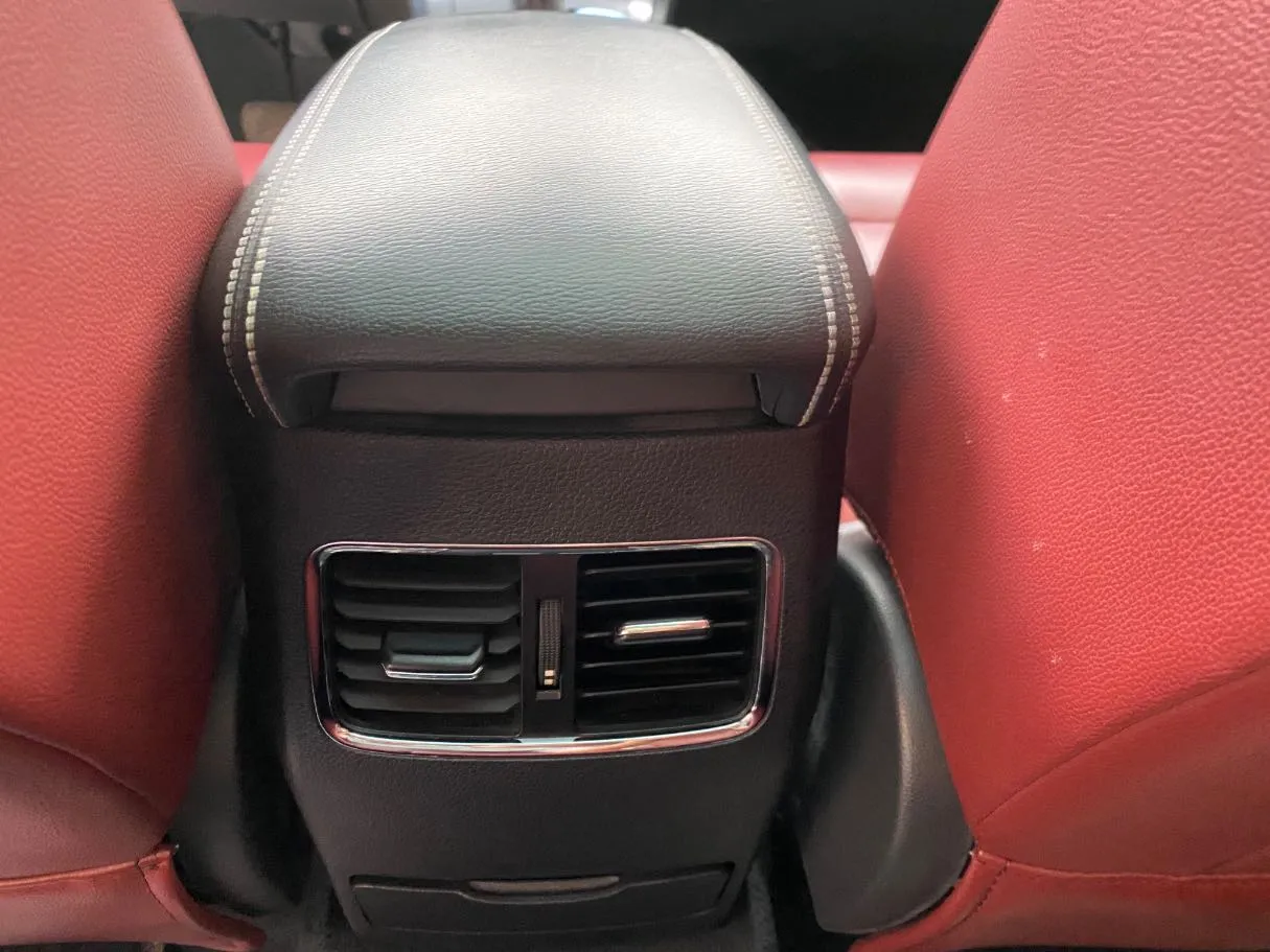 Car image 29
