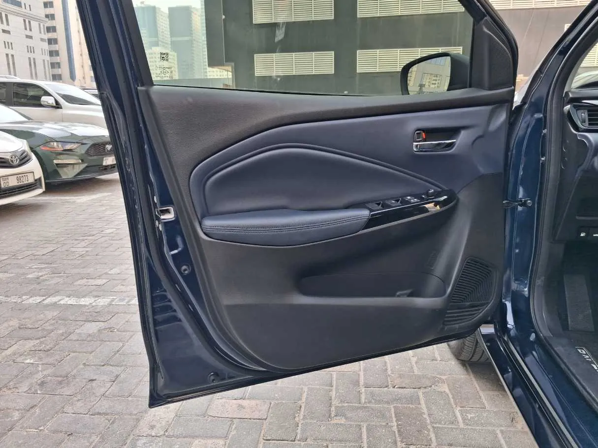 Car image 10