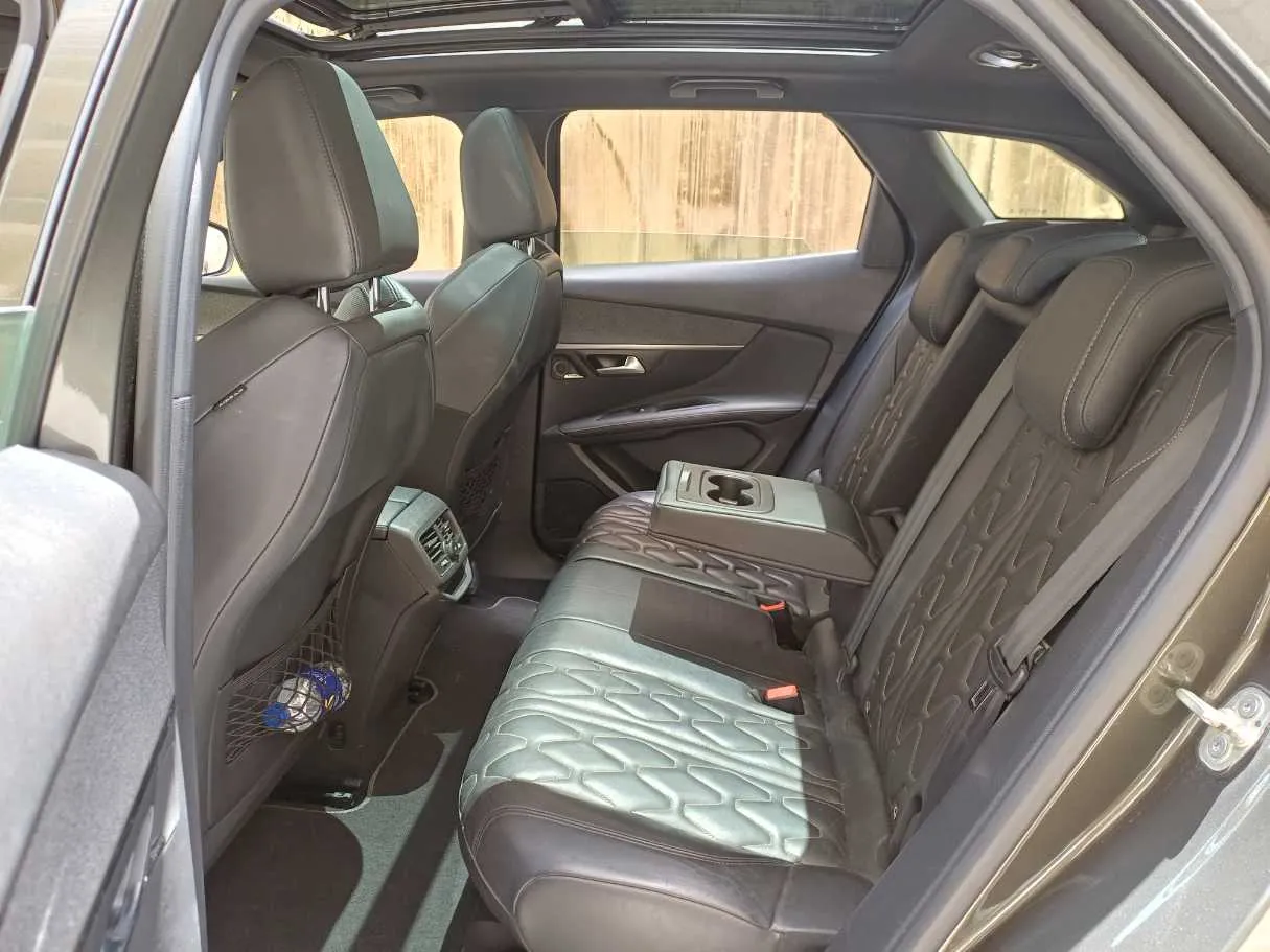 Car image 13